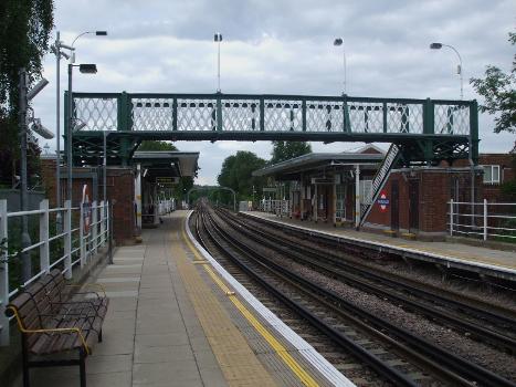Roding Valley tube station looking eastwards to Chigwell : Though operationally we are looking westbound, with trains running through Hainault towards Central London