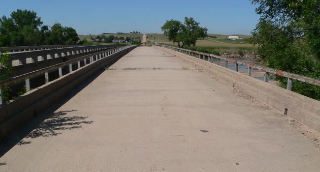 Roscoe State Aid Bridge:Roscoe State Aid Bridge, crossing the South Platte River southeast of Roscoe, Nebraska. Camera is facing north; upstream is west (left). The bridge is no longer open to traffic; a new bridge immediately to the west now carries the highway spur across the river.