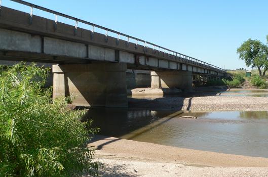 Roscoe State Aid Bridge : Roscoe State Aid Bridge, crossing the South Platte River southeast of Roscoe, Nebraska. Camera is facing north-northwest; upstream is west (left). The bridge is no longer open to traffic; piers of the current bridge are visible behind the old one.