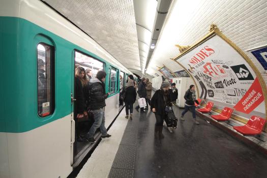 Station de métro Rue de la Pompe