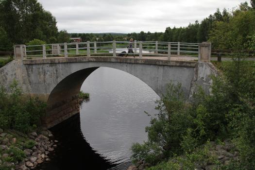 Saarenpudas (Vaskuri) museum bridge, Rovaniemi, Finland : Seen from the new bridge