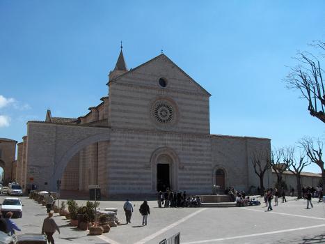 Basilique Sainte-Claire (Assie, Italie)(photographe: Georges Jansoone)