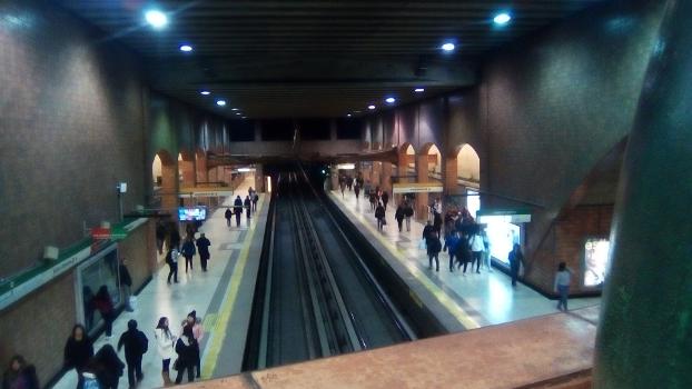 Metrobahnhof Santa Ana