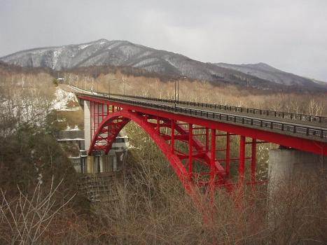 Shin-Noboribetsu Grand Bridge : Crosses the Noboribetsu River near Noboribetsu, Hokkaidō prefecture, Japan.