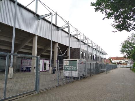 Die 2008 eröffnete Nordtribüne des Stadions an der Bremer Brücke in Osnabrück