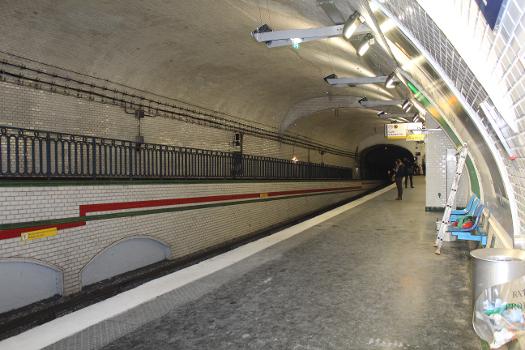 Station de métro Mirabeau, Paris