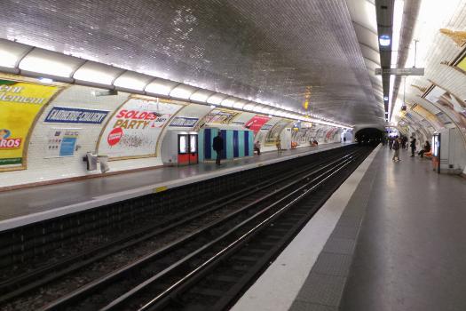 Station de métro Faidherbe - Chaligny, métro de Paris ligne 8, Paris, France