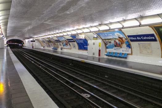 Station de métro Filles du Calvaire, métro de Paris ligne 8, Paris, France