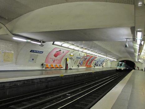 Station de métro La Tour Maubourg, métro de Paris, France