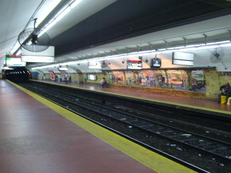 Estación Entre Ríos. Línea E. Buenos Aires, Argentina