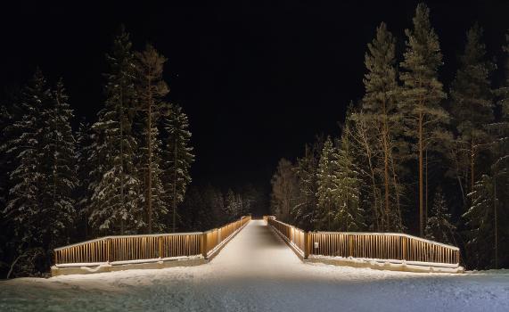Sudentassu bridge connecting Kuusijärvi recreational center to the forests of Sipoonkorpi in Vantaa, Finland : The bridge crosses Vanha Porvoontie road and Myyraksenoja brook.