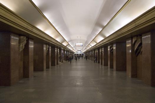 Teatralna Metro Station