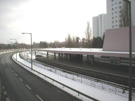The Nuremberg U-Bahn station Messe, in front the motorway