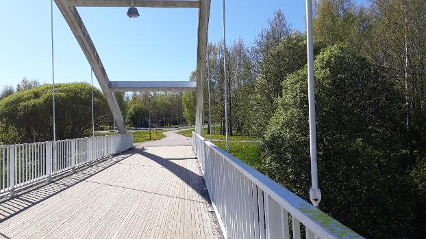 "Valkoinensilta" is a pedestrian and cycle bridge in Vantaa, Finland:It crosses the Keravanjoki river between the districts Havukoski and Päiväkumpu.