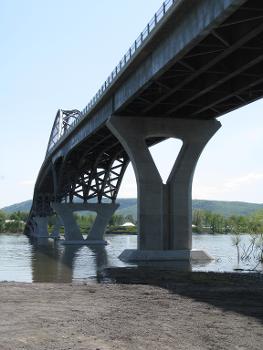 Vermont State Route 17, Lake Champlain Bridge