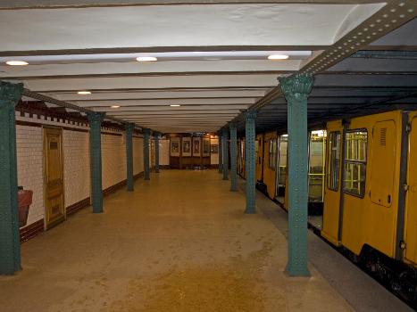 Platform and train at Vörösmarty tér metro station