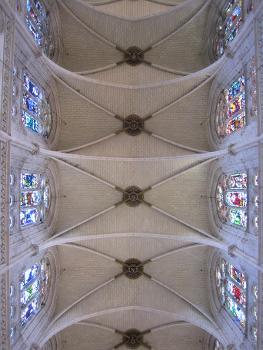 Voûte de la basilique de la Chapelle-Montligeon, dans l'Orne.