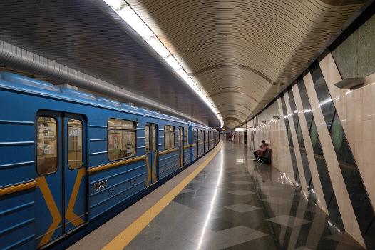 Station de métro Vyrlytsia