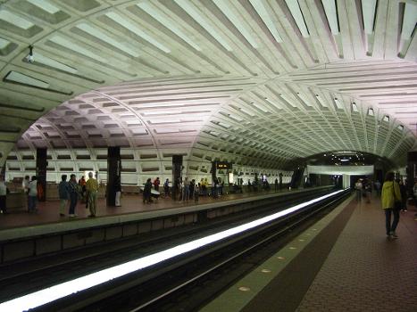 Cross-vault at Metro Center station