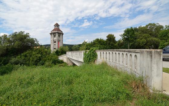 Wasserturm d. ehem. Zimmermann-Fleischwerke an der Gemeindegrenze Berndorf / Pottenstein in Niederösterreich