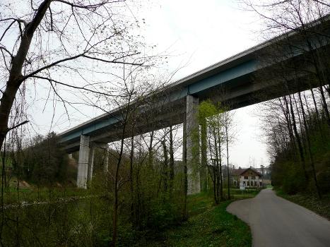 Weinlandbrücken über die Thur bei Andelfingen im Kanton Zürich/Schweiz : Im Vordergrund Brücke der Hauptstrasse 15, im Hintergrund Brücke der A4.