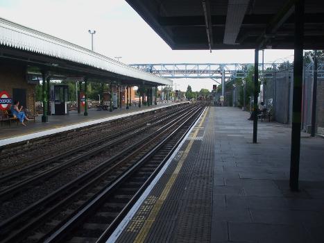 Woodford tube station looking south ("eastbound"):Bay platform and stabling sidings visible on the far left. Reversing sidings for Hainault service visible ahead in the distance.