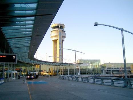 New U.S. Departures sector + control tower at Montréal-Pierre Elliott Trudeau International Airport (YUL)