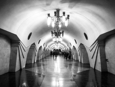 Metrobahnhof Pushkinska