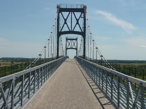 Accès au pont suspendu de Tonnay-Charente (17)