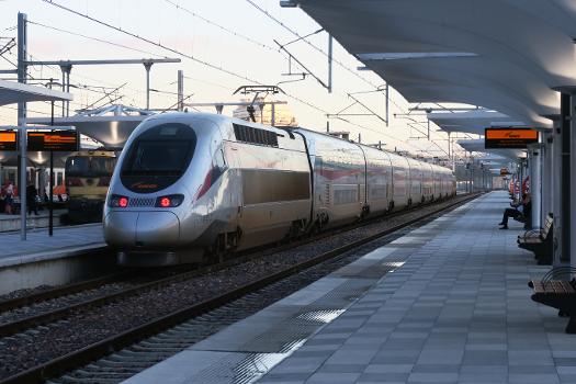 Tanger-Kénitra high-speed rail:An ONCF Alstom RGV2N2 high-speed trainset at Tanger Ville railway station in November 2018