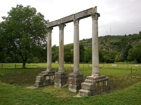 Alpes-Haute-Provence Riez Colonnes Romaines Temple Apollon