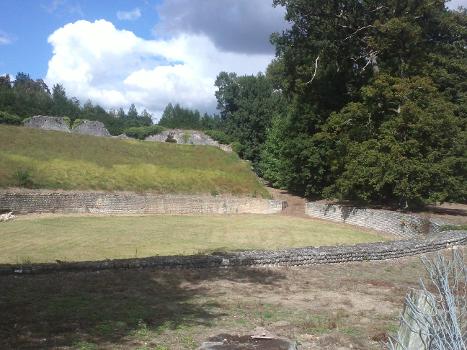 Chenevières amphitheatre : This antique rural amphitheatre, known as amphitheatre de Chenevières, was part of an extended thermal site with thermae, temple and fanum at Craon near Montbouy, Loiret, France.