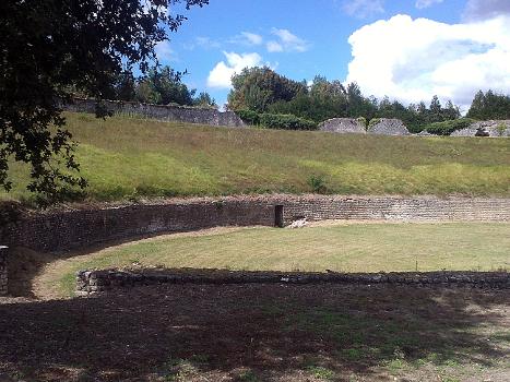 Chenevières amphitheatre : This antique rural amphitheatre, known as amphitheatre de Chenevières, was part of an extended thermal site with thermae, temple and fanum at Craon near Montbouy, Loiret, France.