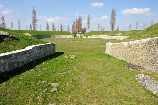 Amphithéâtre civil de Carnuntum