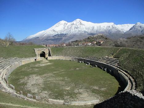 Amphitheater von Alba Fucens