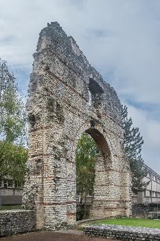 Arc de Diane in Cahors, Lot, France