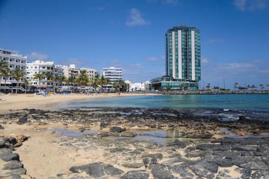 Arrecife Gran Hotel & Spa from the Reducto´s beach.