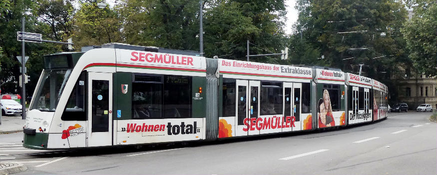 Augsburg, wegen Bauarbeiten verkehrt die Straßenbahnlinie 2 über das Klinkertor.