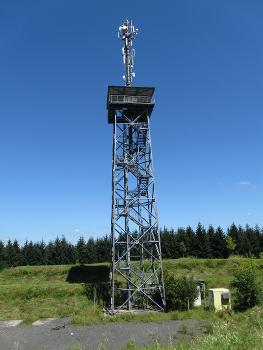 Der Aussichtsturm auf dem Helleberg (491 m) im Westerwald