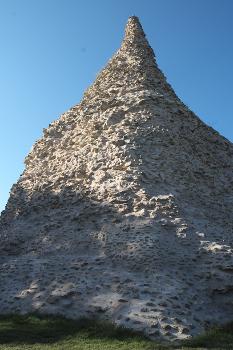 Pyramide von Couhard bei Autun im Département Saône-et-Loire (Region Bourgogne-Franche-Comté/Frankreich)