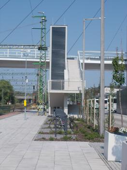 Kaposvár railway station, platform at track#1, bicycle racks, stairs, elevator and overpass bridge