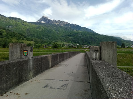 Pont piéton entre Balzers au Liechtenstein et Trübbach en Suisse