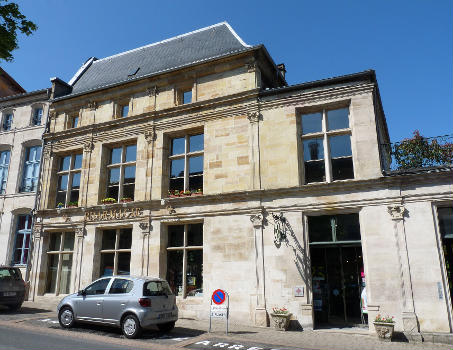 Maison de la Gabbe  : immeuble de Bar-le-Duc (Meuse), au n° 37 de la rue des Ducs-de-Bar. Quartier Renaissance de la Ville Haute. Classé par les Monuments historiques en 1993. Actuellement pharmacie.