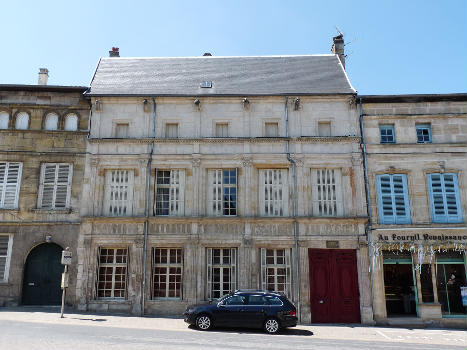 Hôtel de la Bessière  : immeuble au 47 de la rue des Ducs-de-Bar à Bar-le-Duc (Meuse), où Georges Bernanos résida de 1924 à 1926 et écrivit son premier roman,