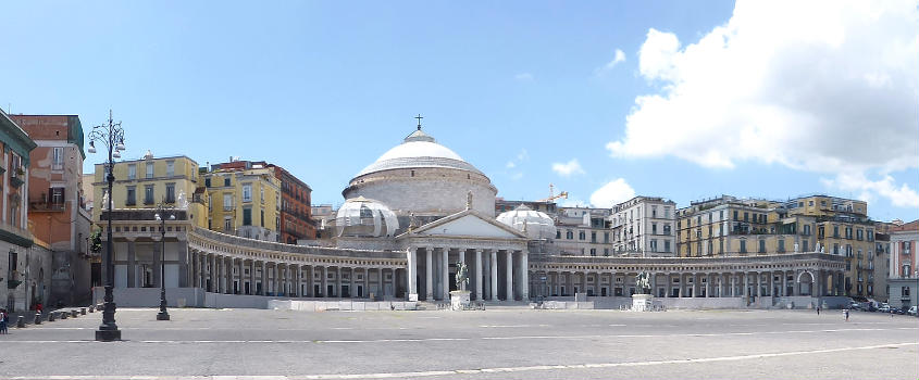 Die Basilika San Francesco di Paola an der Piazza del Plebiscito in Neapel, Italien. Foto Wolfgang Pehlemann P1070687