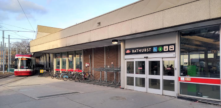 Station de métro Bathurst