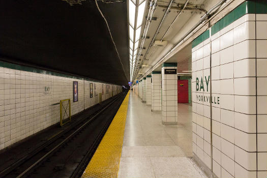 Bay (TTC) Westbound Platform