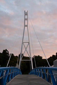 Footbridge between the suburbs of Hillsborough and Onehunga