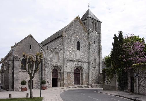 Beaugency, Ortschaft im Département Loiret/Frankreich - Ansicht der Kirche Notre-Dame aus dem 12. Jahrhundert