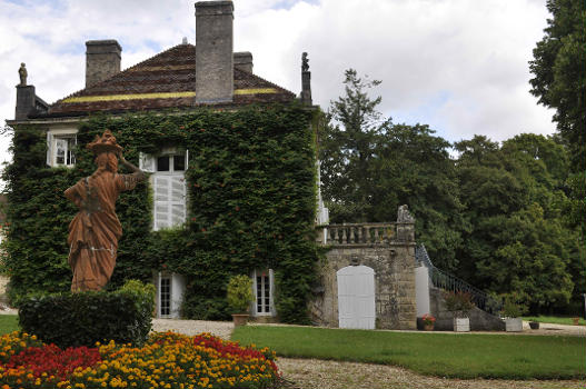 Beaumont-sur-Vingeanne : parc et château.